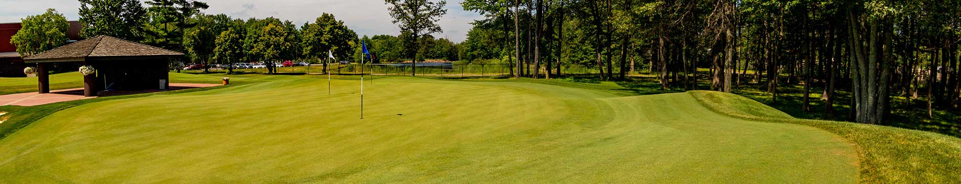 Practice putting green at SentryWorld