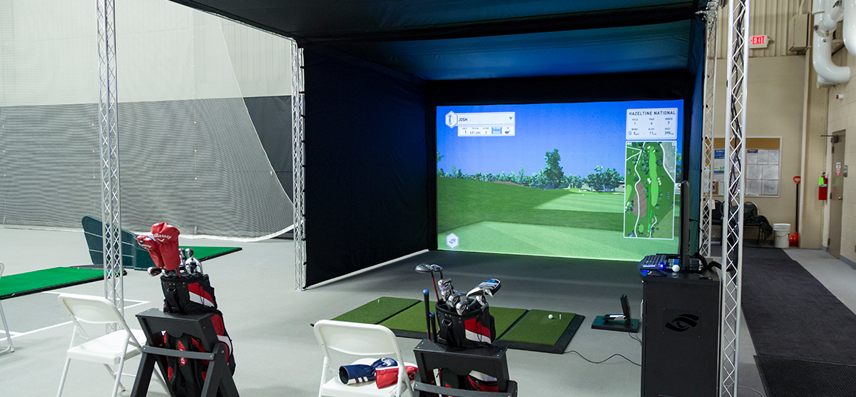 Golf simulator and golf clubs at the SentryWorld indoor range