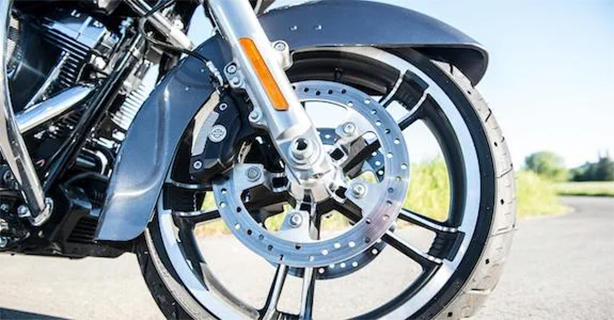 Motorcycle Braking Techniques Every Rider Should Know | Harley-Davidson