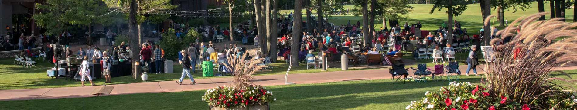 People enjoying PJ's Live at SentryWorld