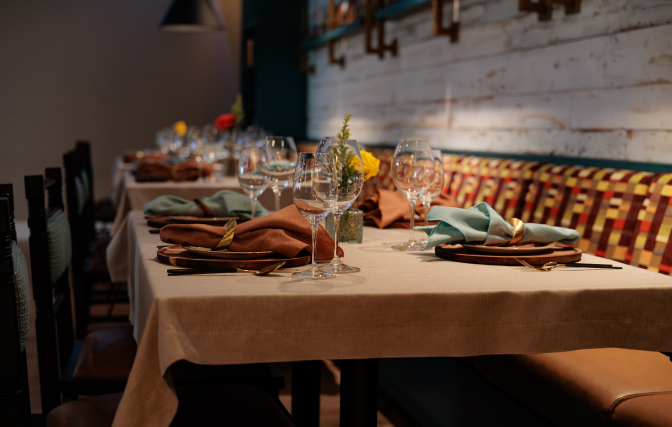 hero-muse-vibe-experience-672x427 Dinner table set at The Library.