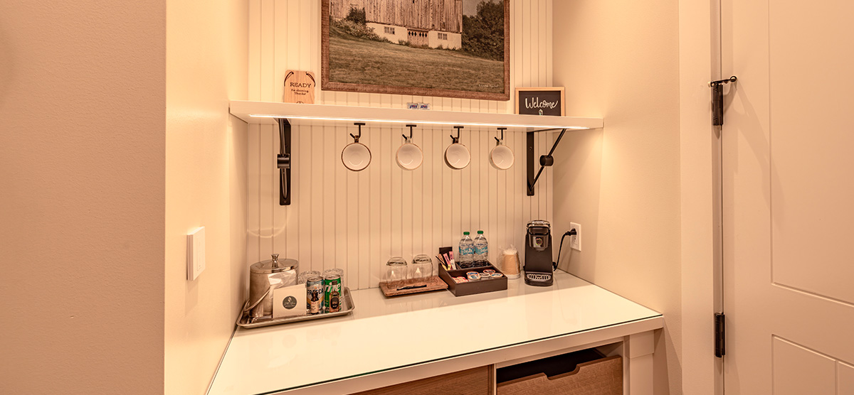 carousel-accessible-golf-view-executive-junior-suite-6-1200x556 Coffee area.