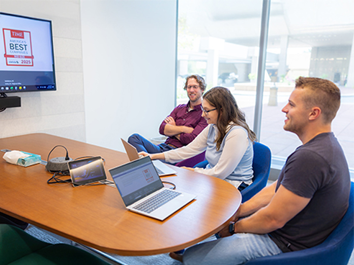 teams-product-development-management-696x522 Team working together.