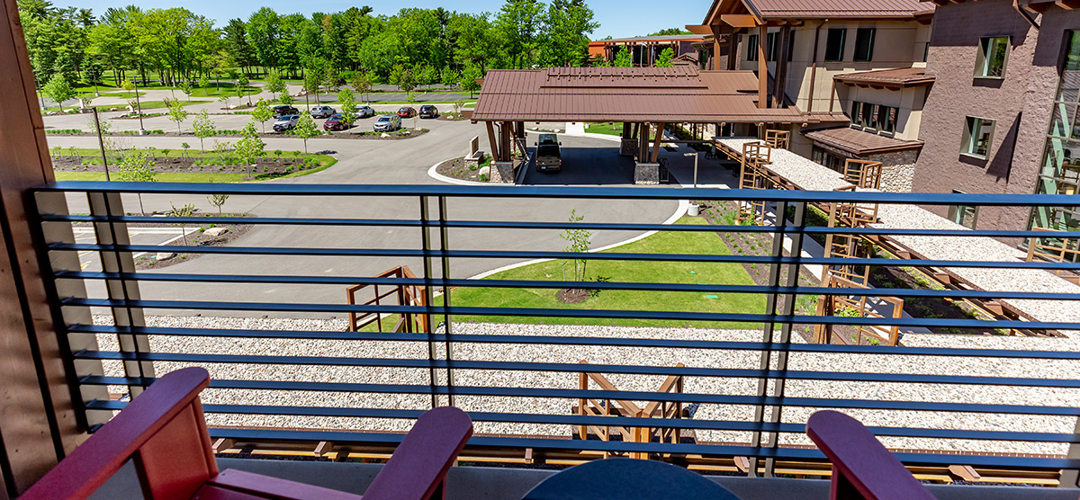 carousel-king-terrace-5-1200x556 Terrace area overlooking the front entrance.