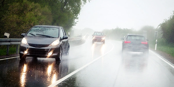 driving-in-the-rain-resource-carousel2-rect cars driving in the rain
