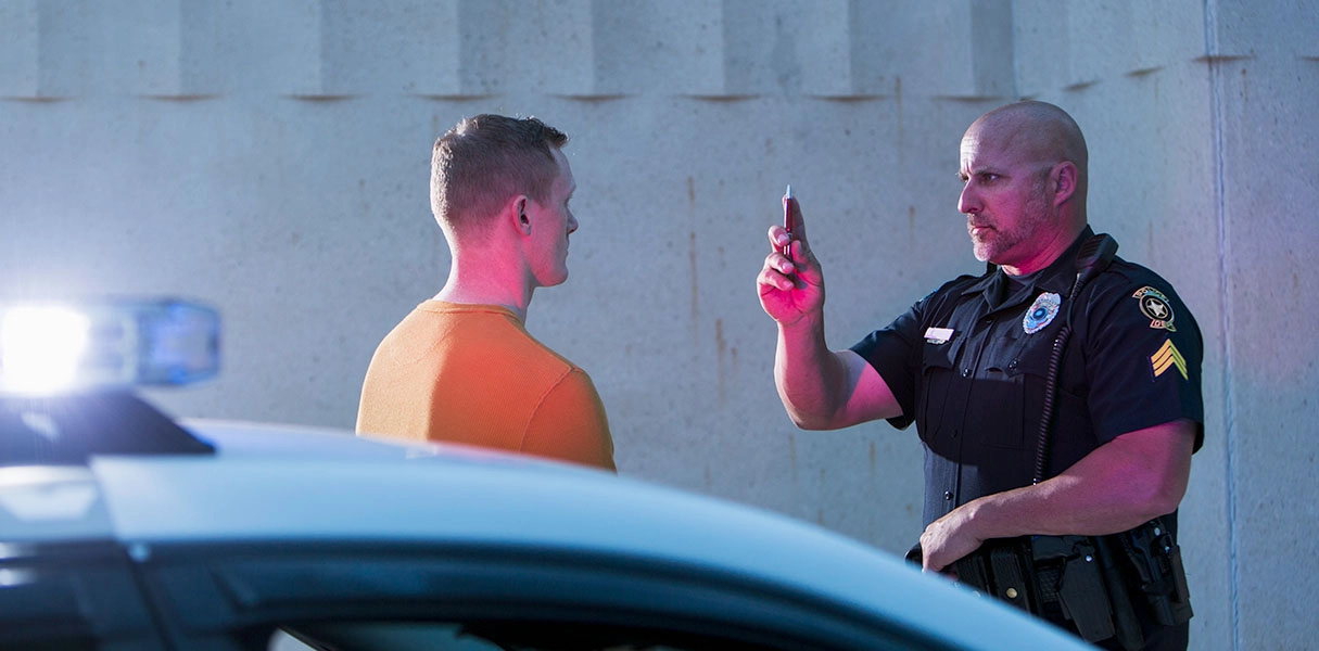 cop-pulling-man-over-for-DUI-LG cop pulling man over for DUI