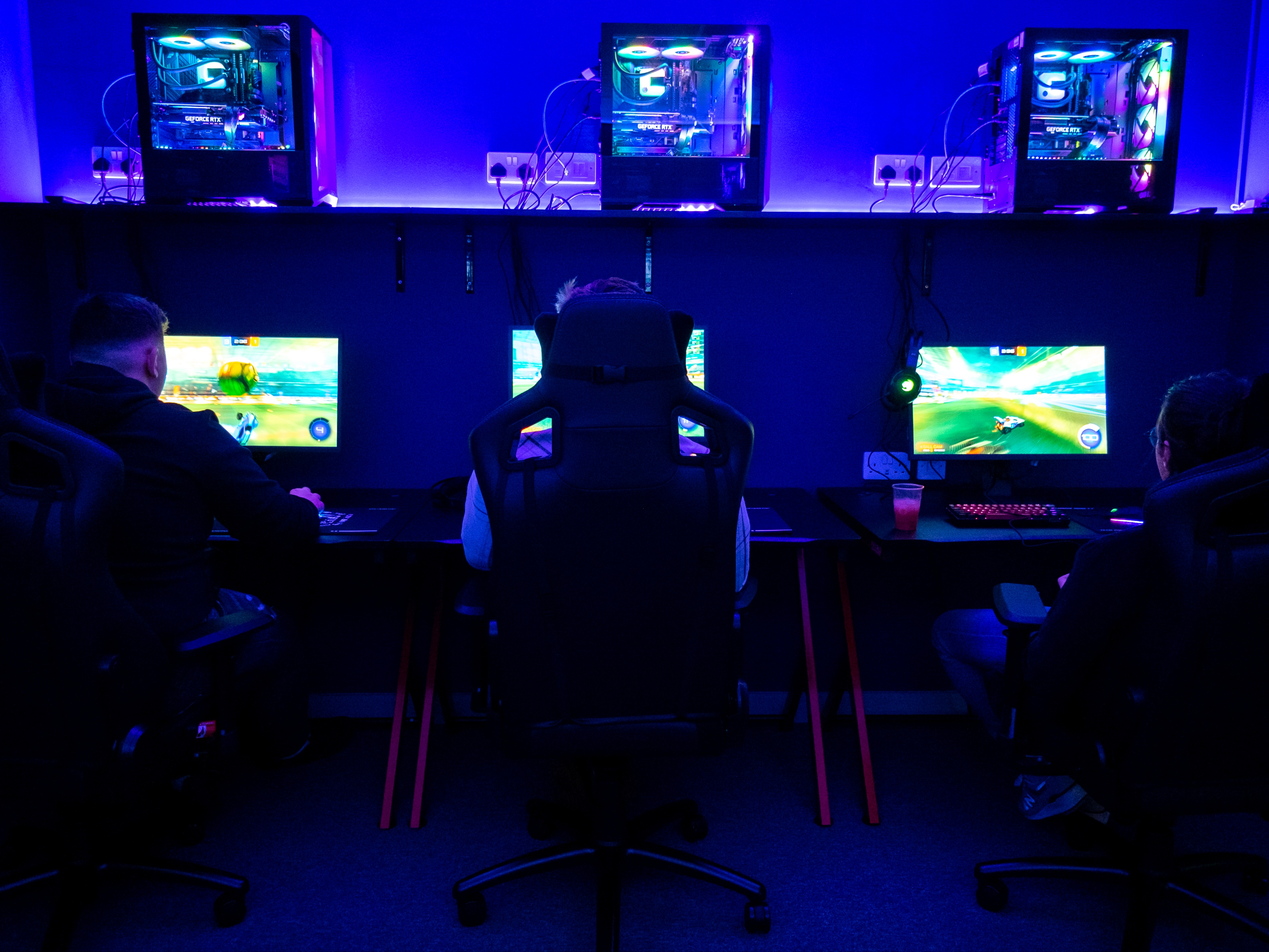 Players training in a Pracrooms Sheffield bootcamp room