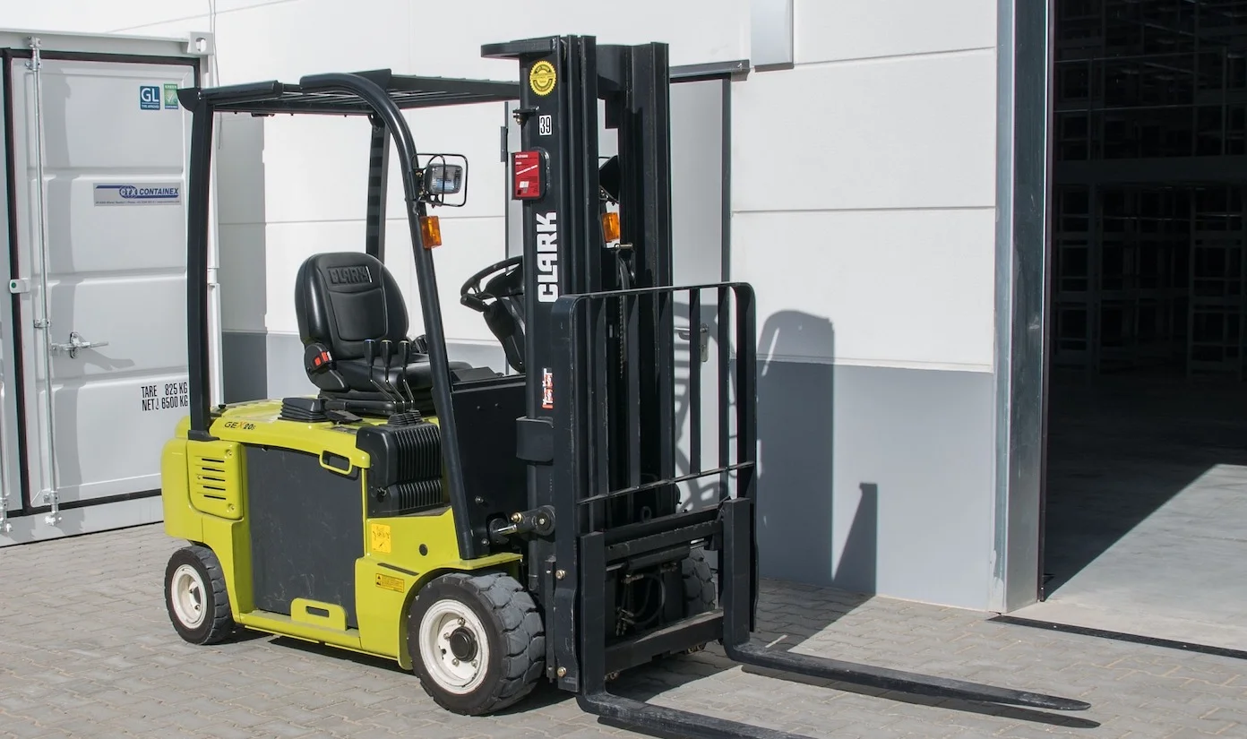 Industrial Truck Systems - Material Handling Systems for Success in Peak Season E-Commerce