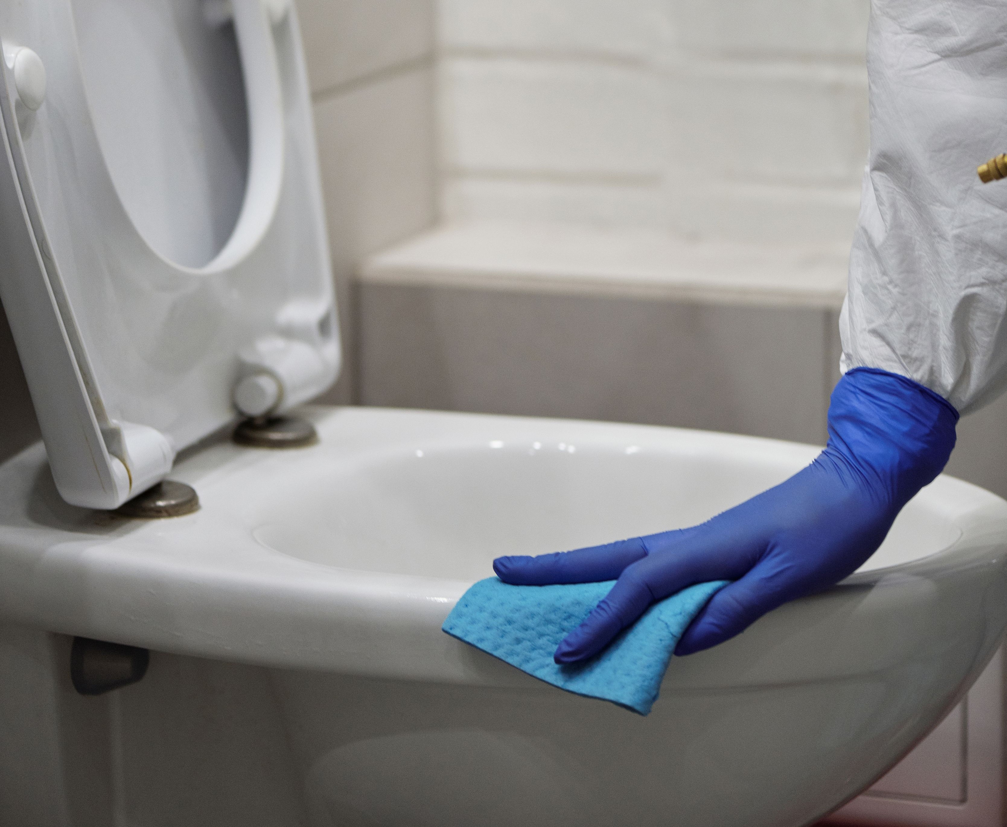 Désinfecter les Cabines de Douche en Entreprise : Étapes, Produits et Conseils Pratiques