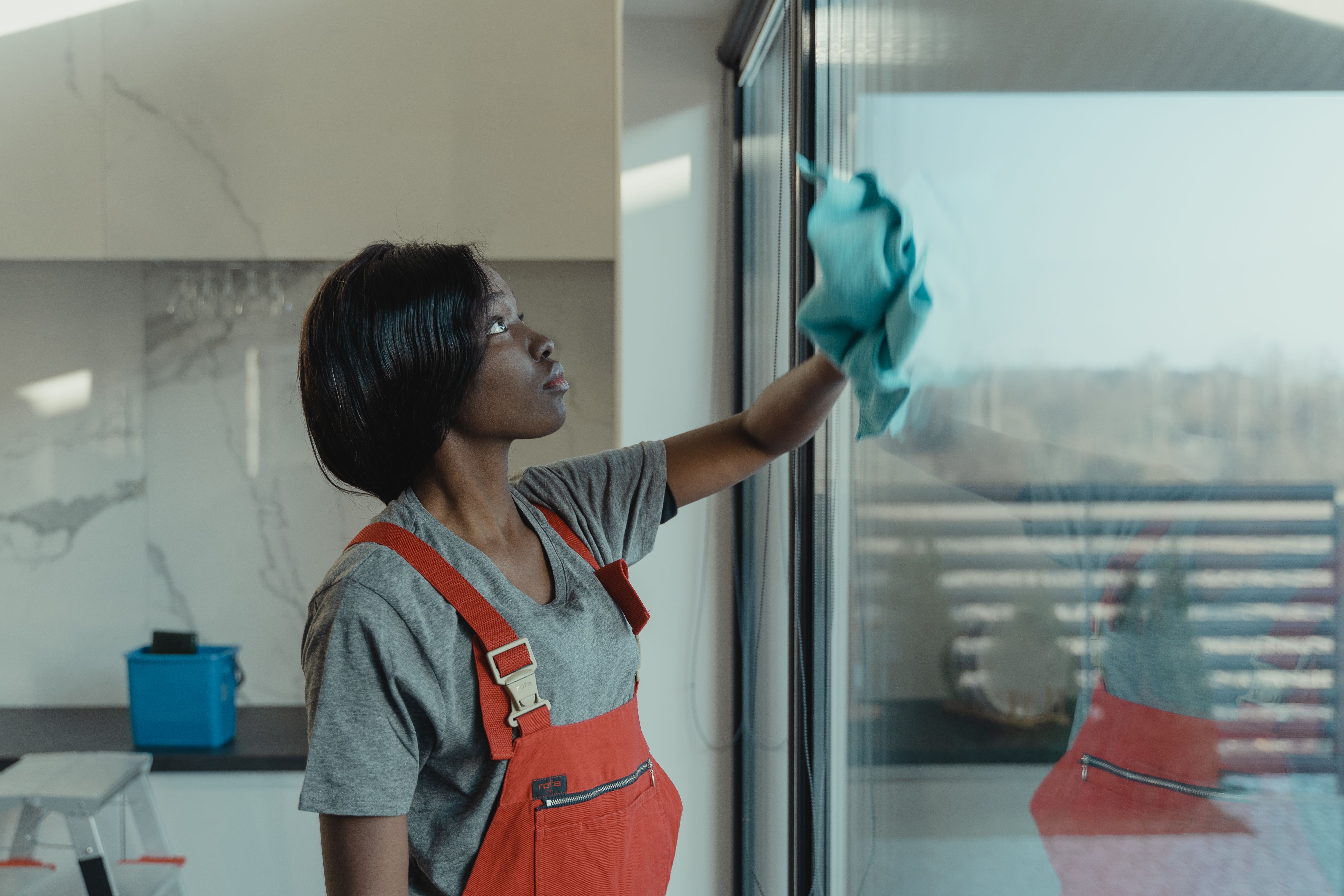 Nettoyage des vitres, menuiseries et mobilier