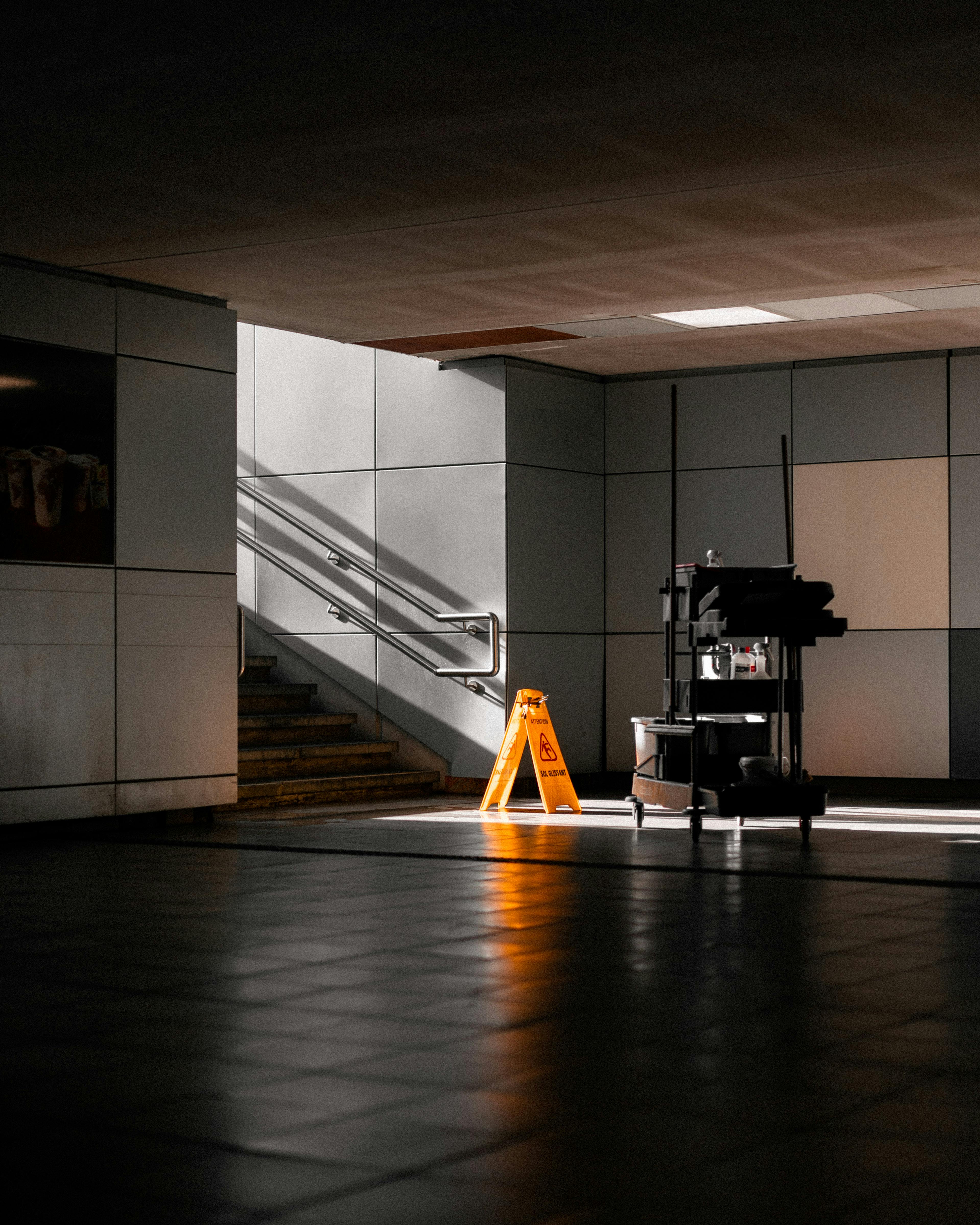 Entretien Escaliers et Sols : Techniques Infaillibles pour un Résultat Impeccable et Durable