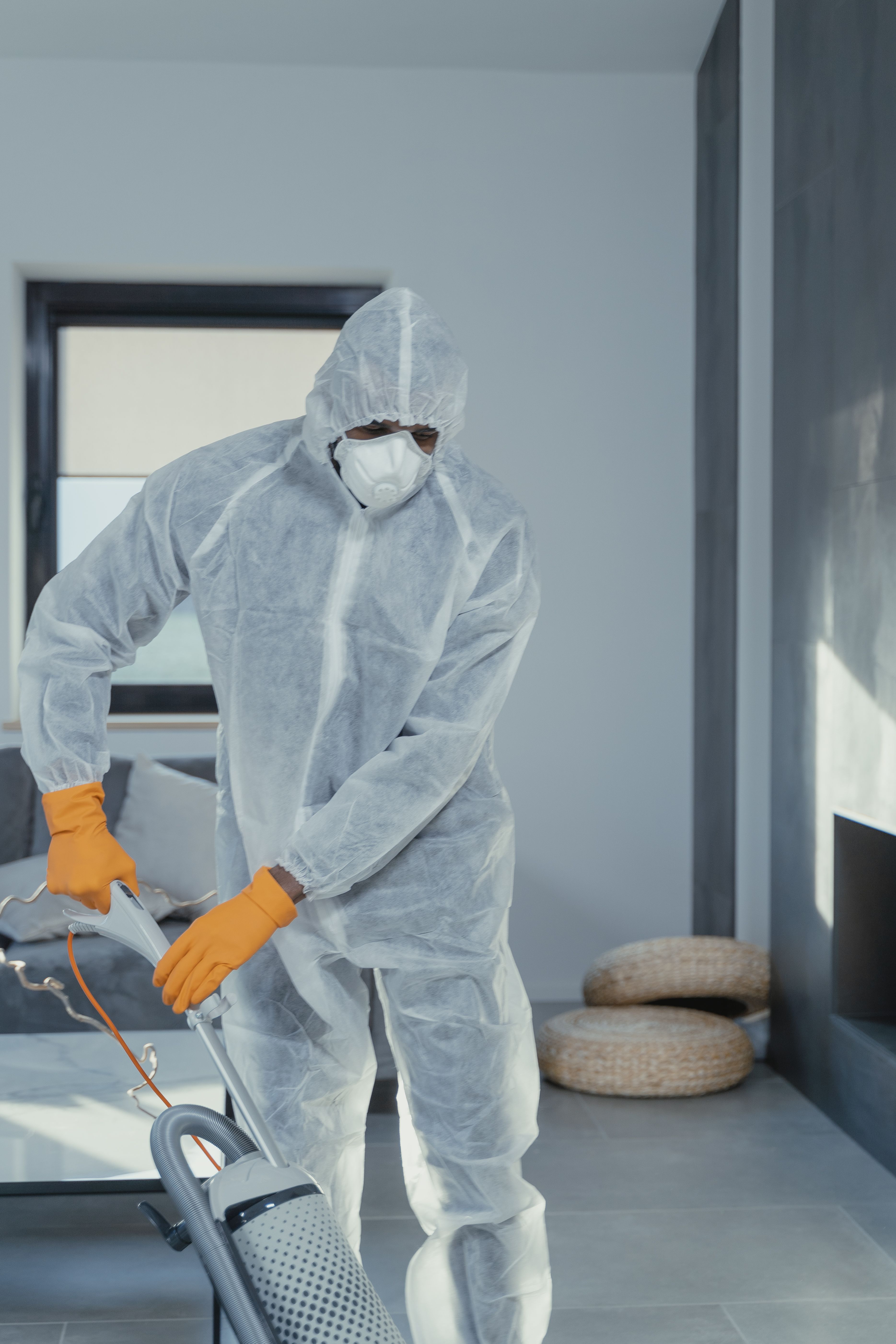 Entretien des sols, plinthes, vitrages et surfaces lavables