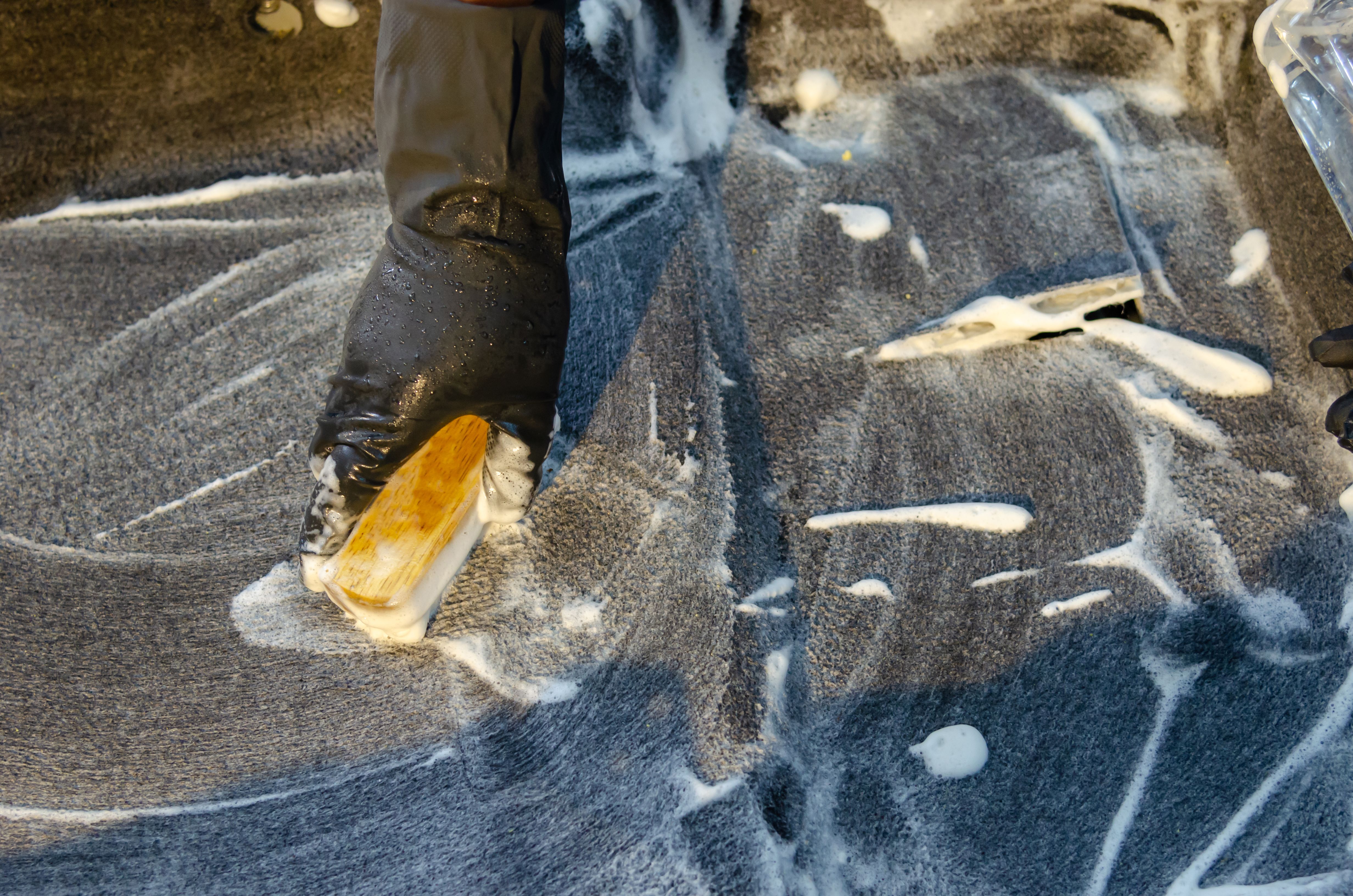 Shampooing mousse sèche : recommandé pour les tapis délicats ou en zones passantes