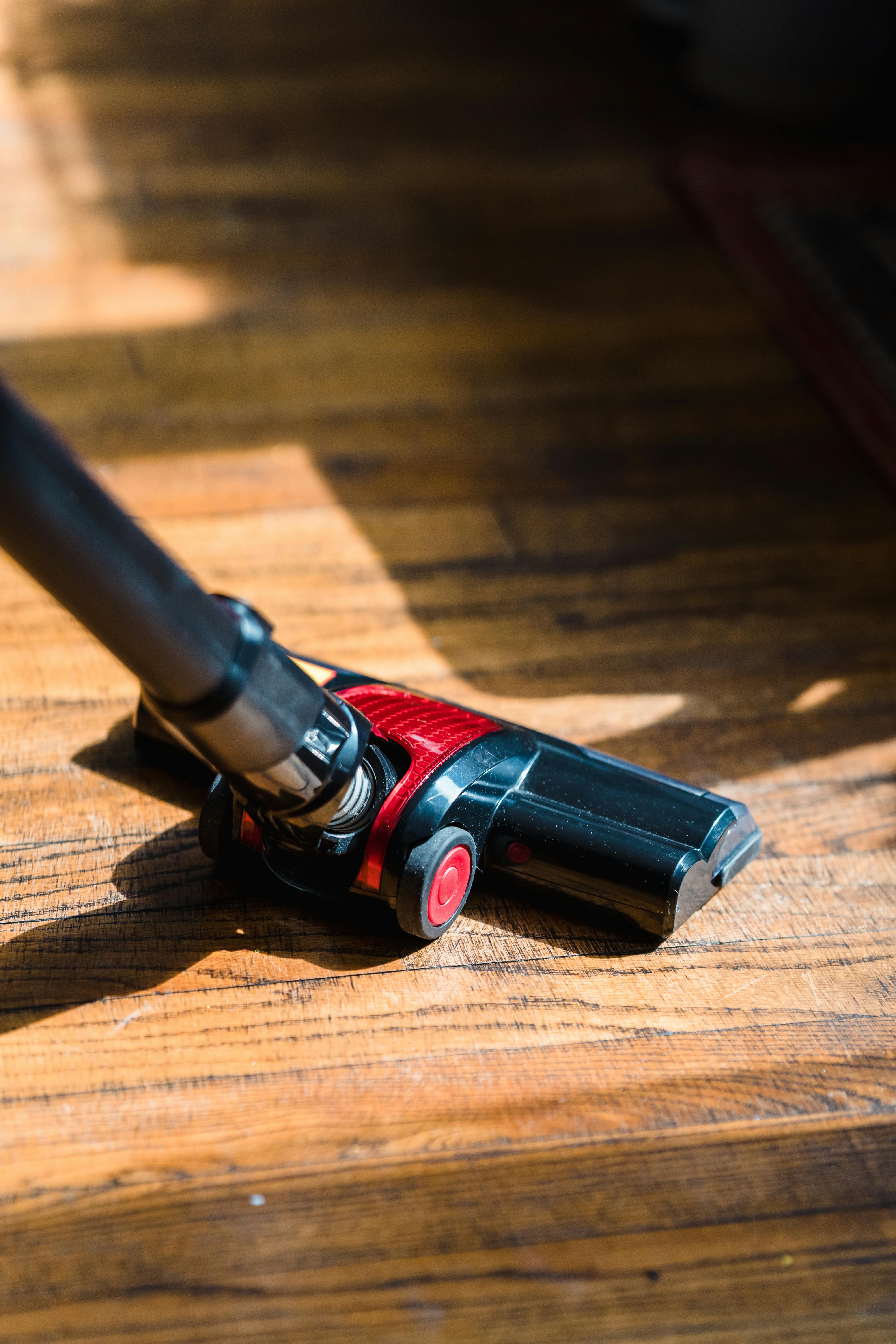 Comment nettoyer son parquet : 10 méthodes efficaces et respectueuses du bois