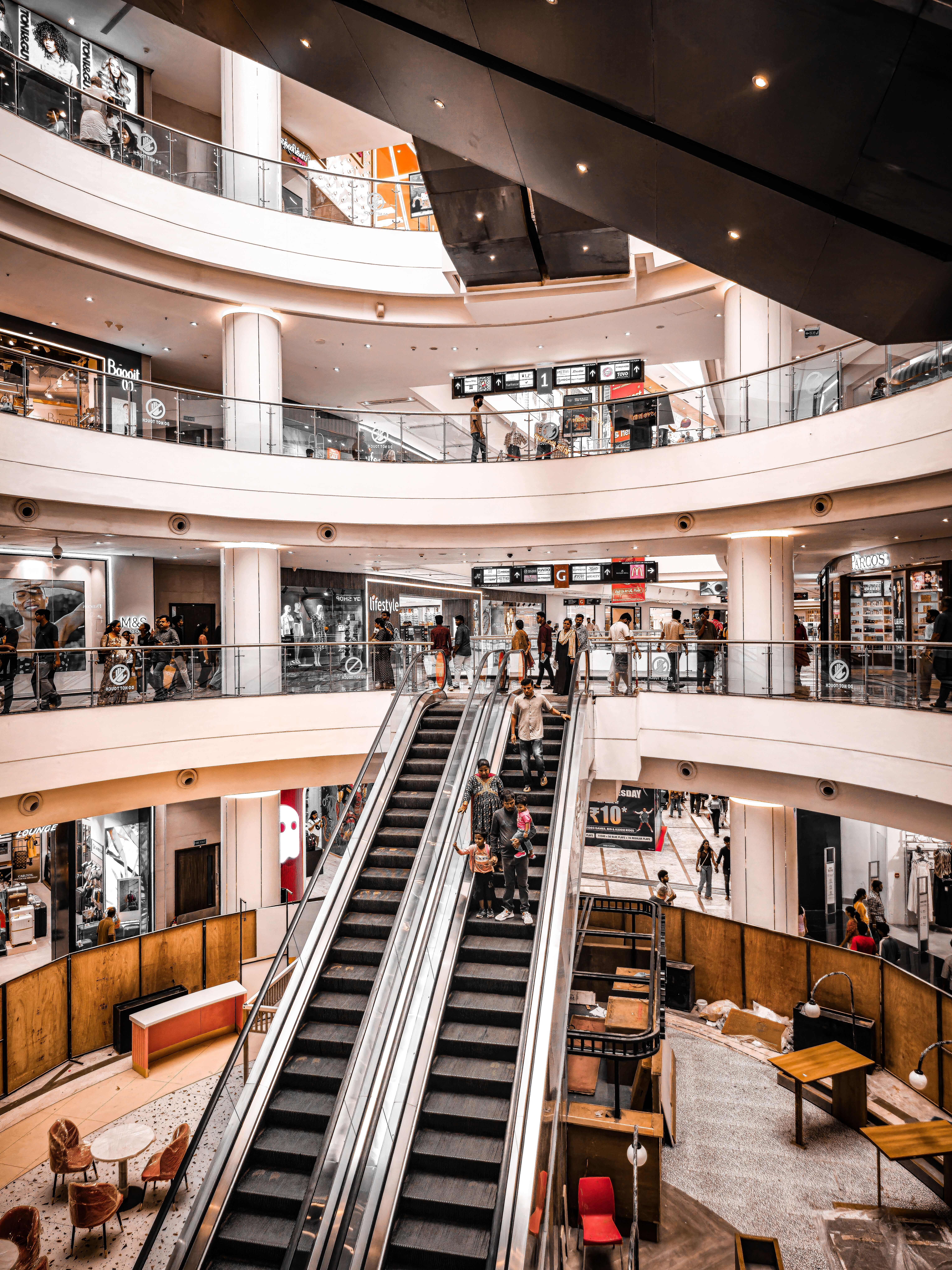 Entretien des zones communes : allées, halls, escalators, ascenseurs