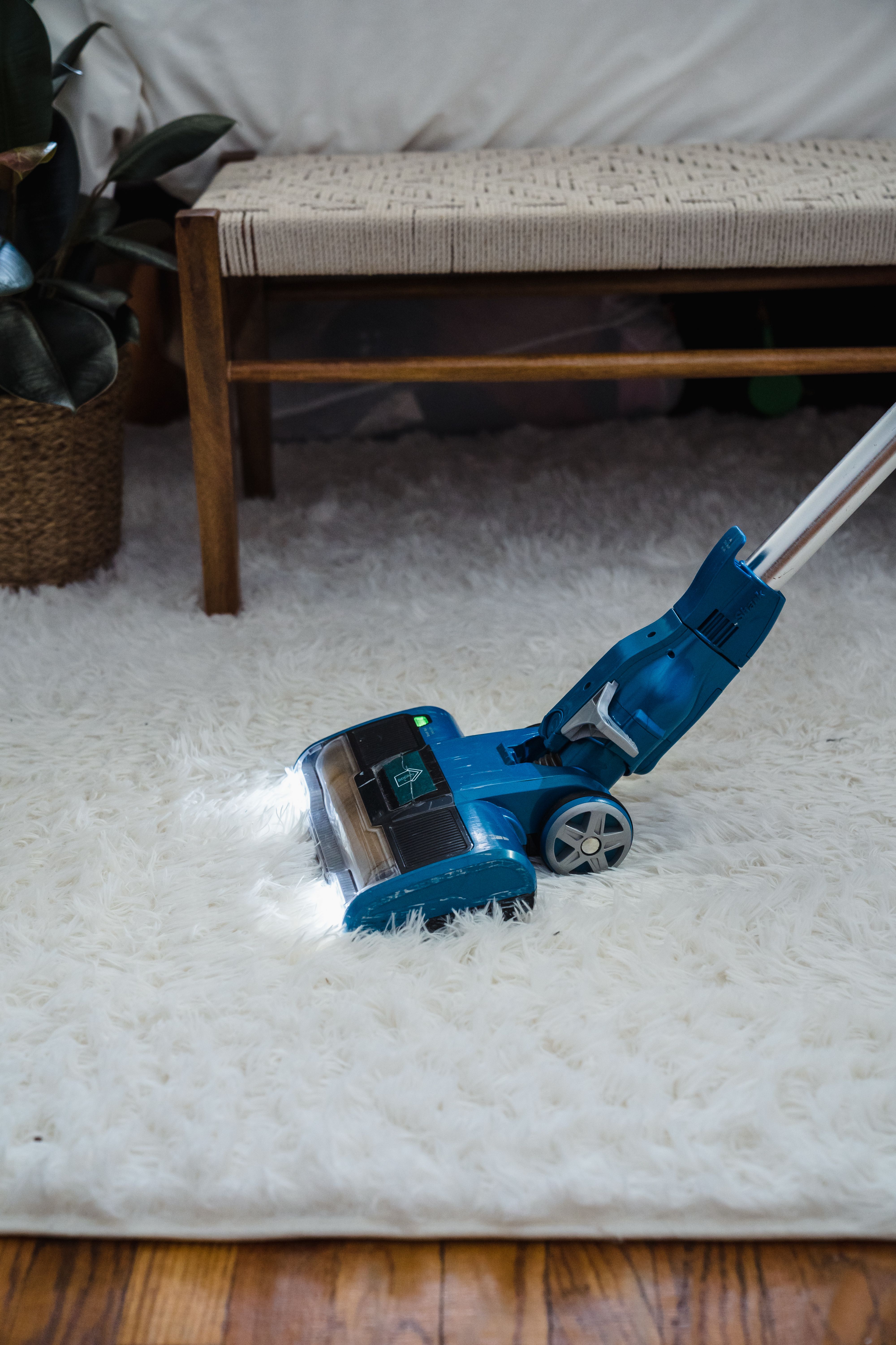 Injection-extraction : nettoyage à l’eau et aspiration immédiate, idéal pour tapis très encrassés