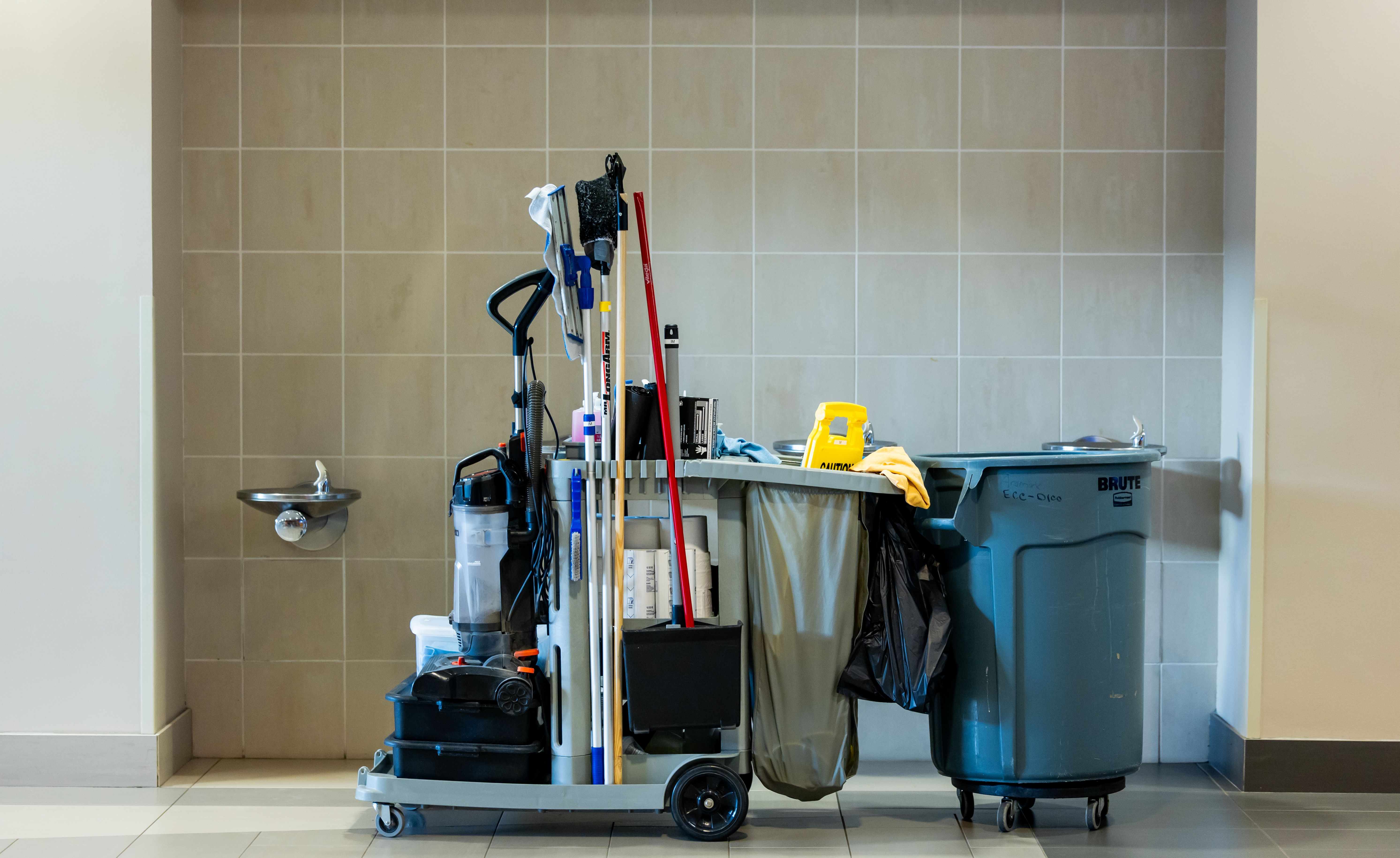 5 Astuces pour un Nettoyage des Sanitaires Impeccable