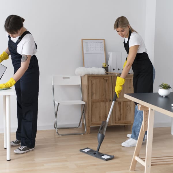 Qu'est-ce que le dépoussiérage au bureau ?