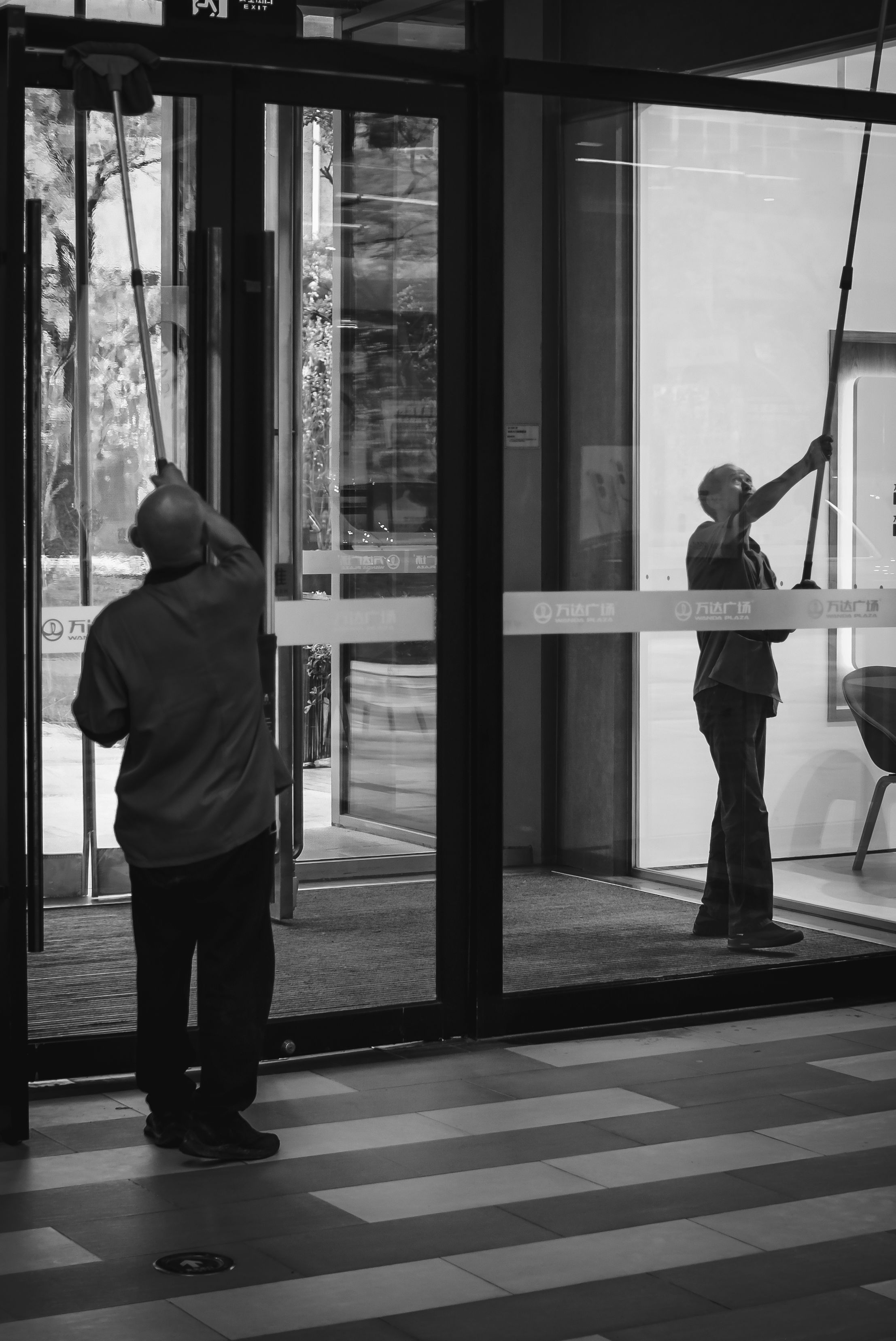 Dégraissage des surfaces vitrées