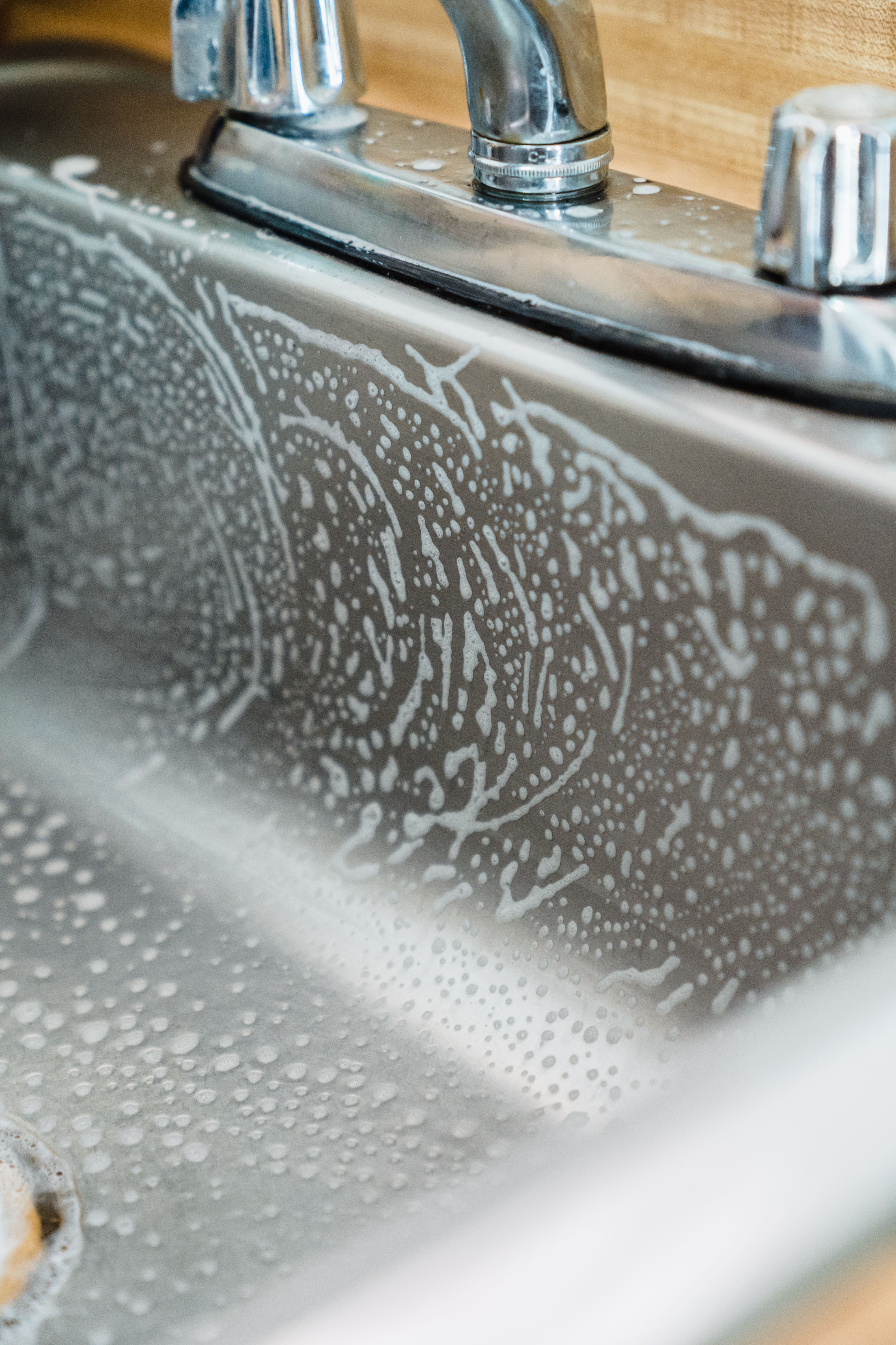 Comment nettoyer l’inox avec un nettoyant efficace