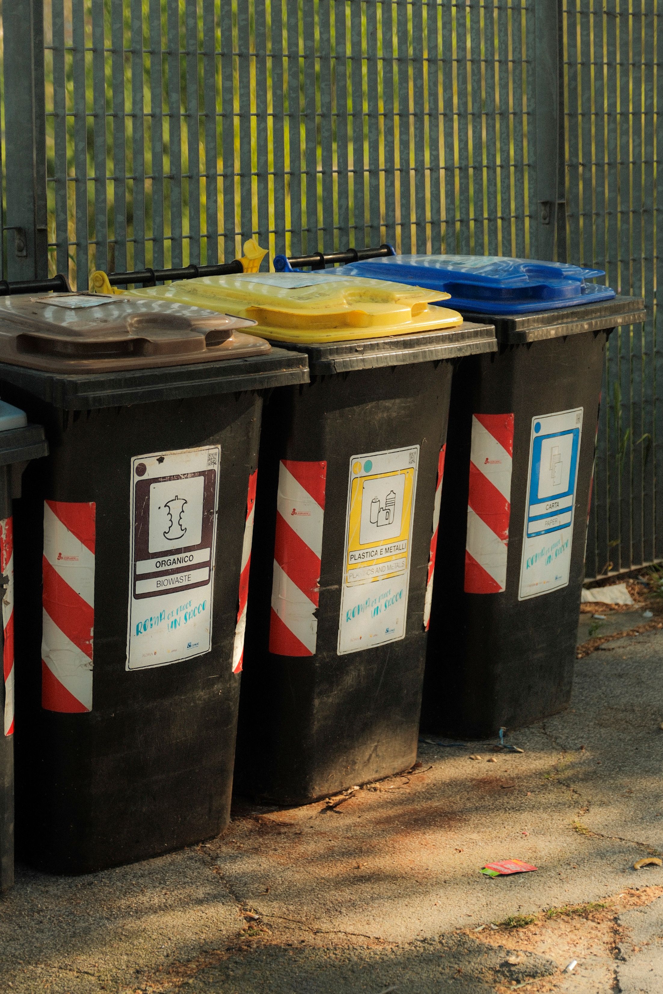 Déchets dangereux : piles, cartouches, solvants, huiles, produits chimiques