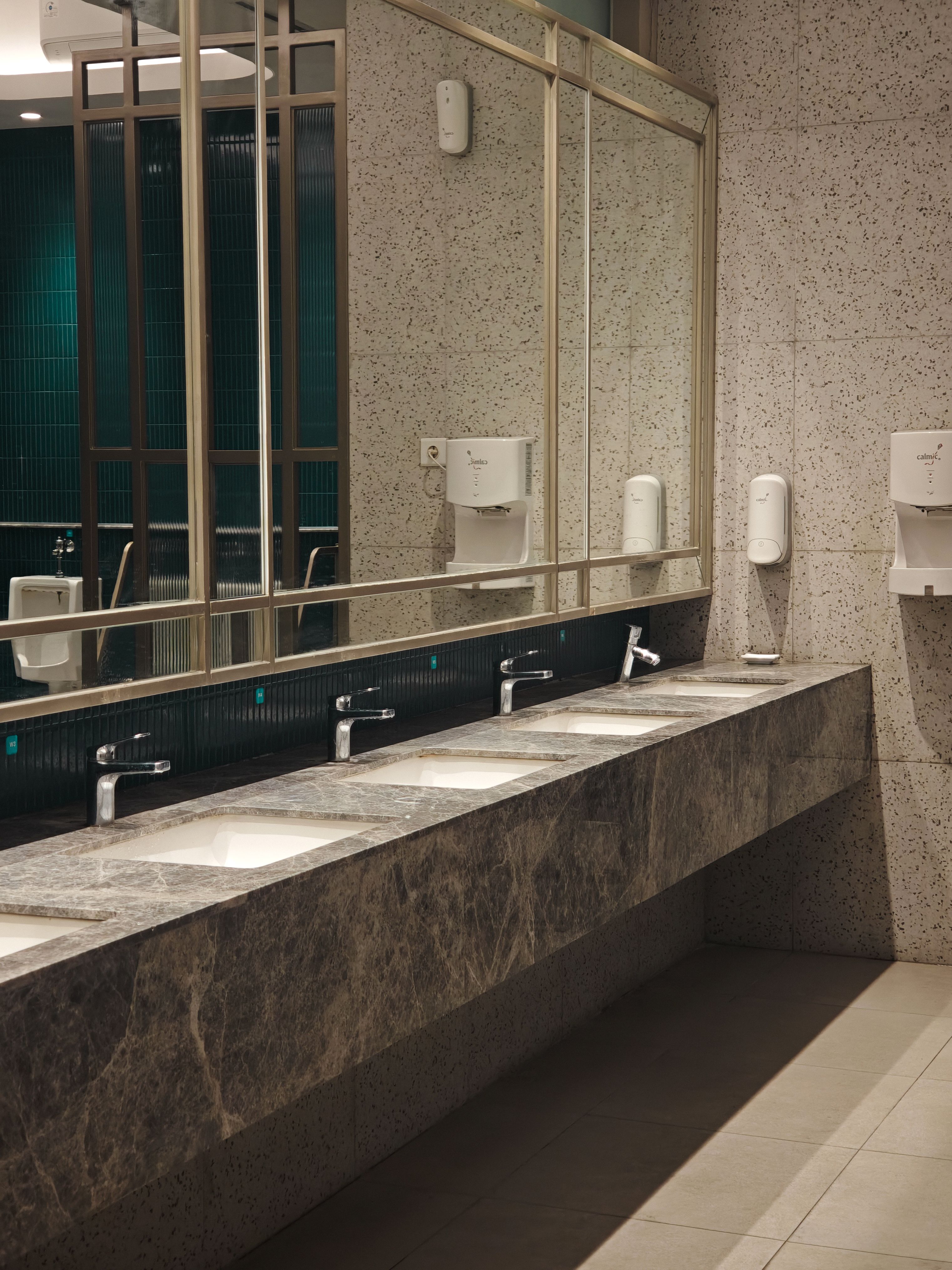 Désinfection des sanitaires et espaces de restauration