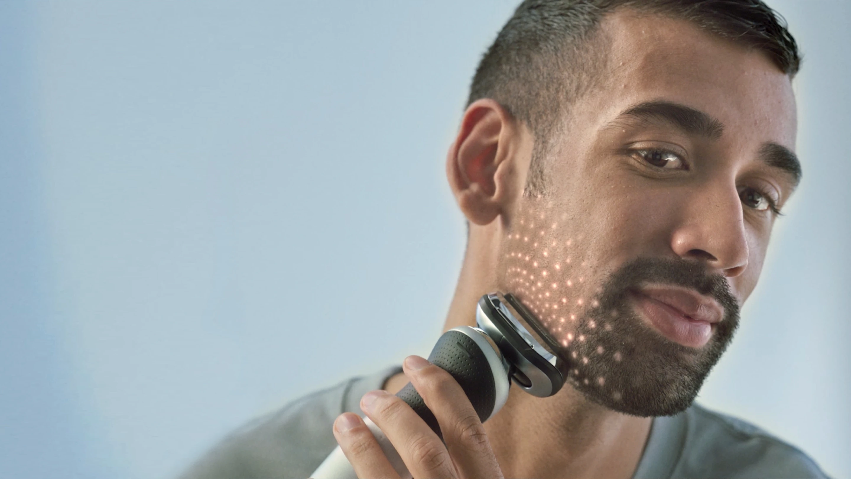 透過適應鬍鬚的密度和增加 30% 的修剪動作，在每一刮剃除更多的毛髮¹。 