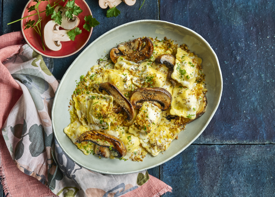 CHICKEN & ROASTED GARLIC RAVIOLI, ALFREDO SAUCE, MUSHROOM & BREADCRUMBS