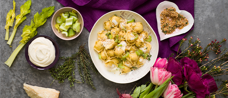 Recipe - PROSCIUTTO & CHEESE TORTELLONI WITH CELERY, CREME FRAICHE AND BREADCRUMBS - Giovanni Rana