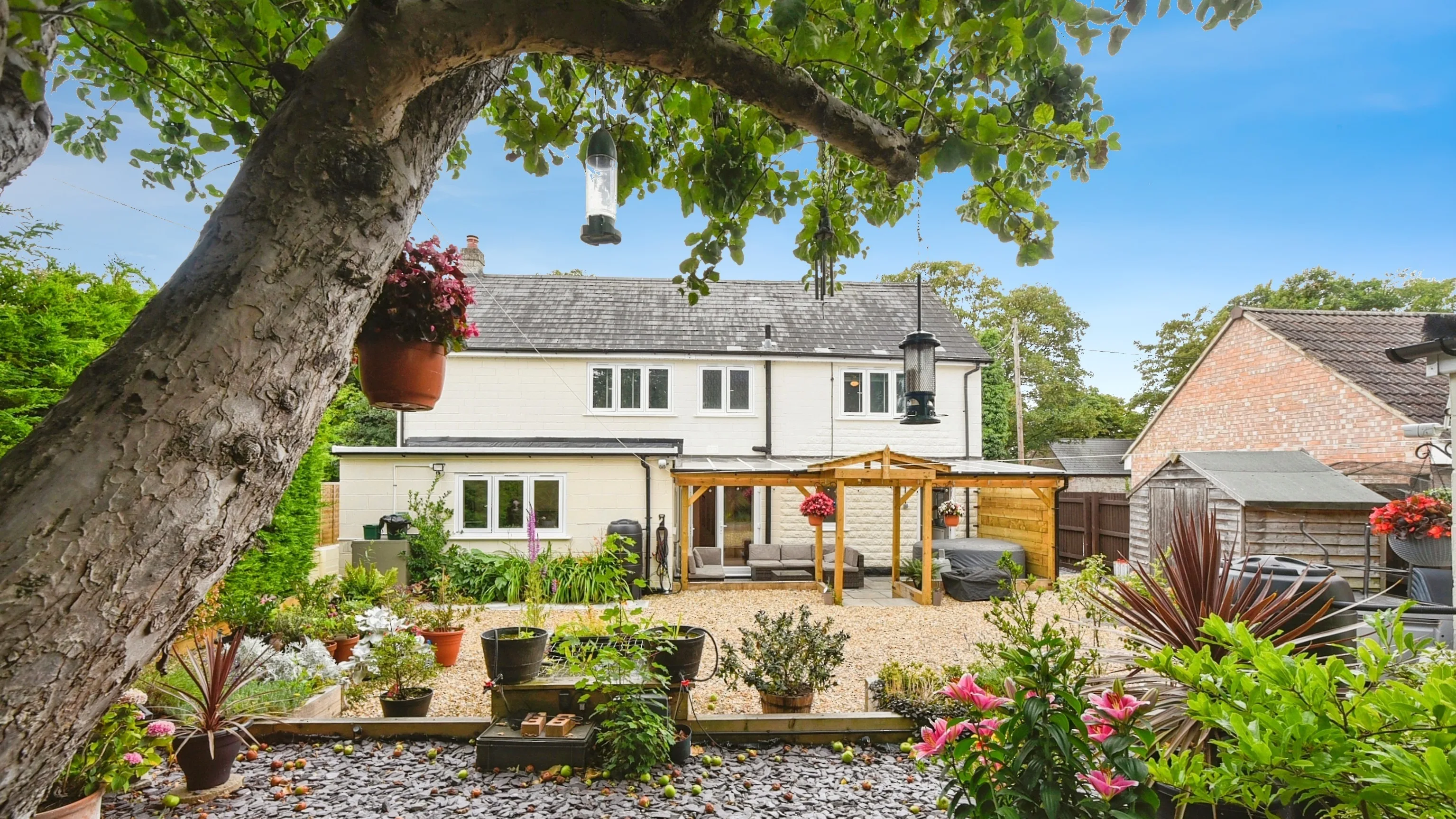 A gorgeous garden and an enviable pergola
