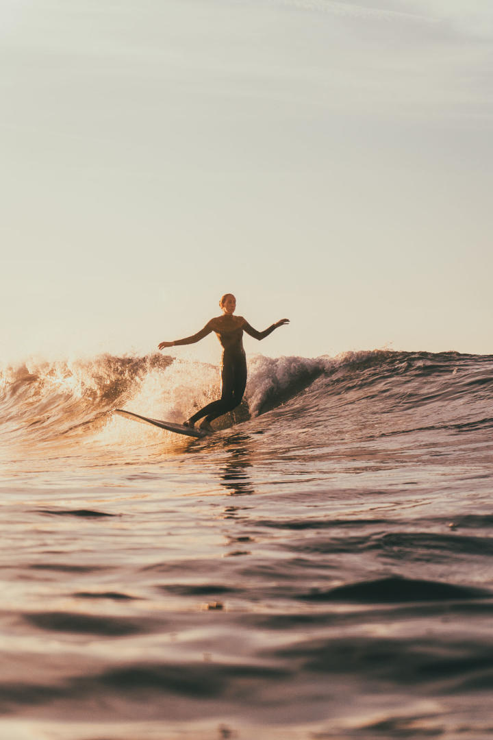 sunset-surfer