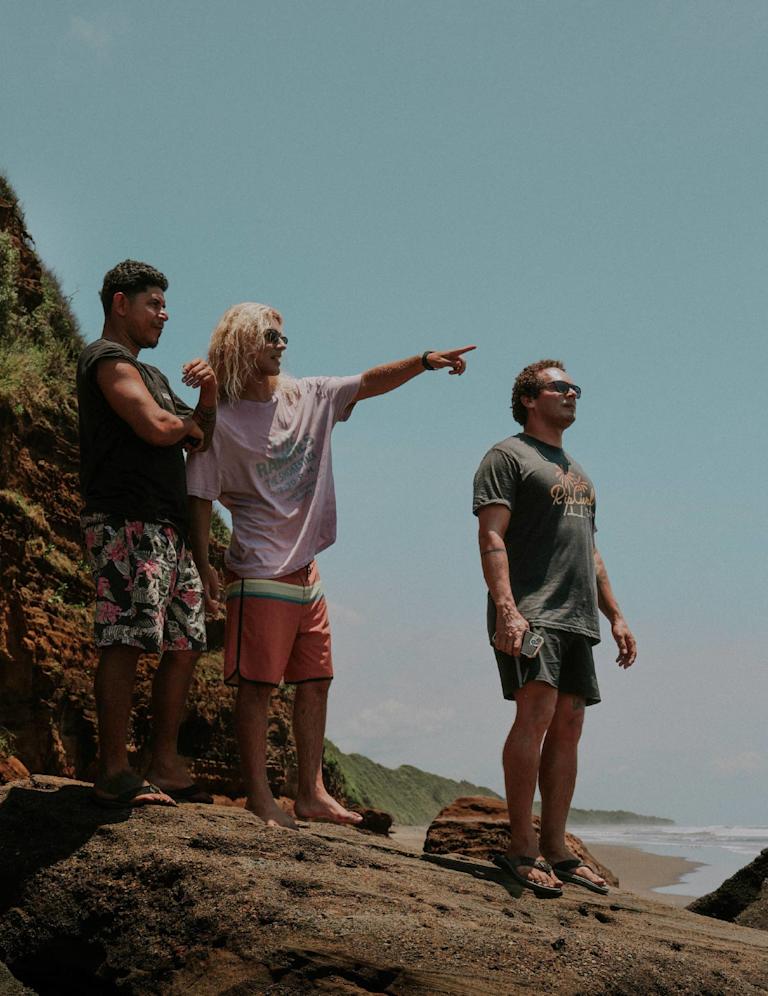 Surfers-looking-for-waves-Nicaragua