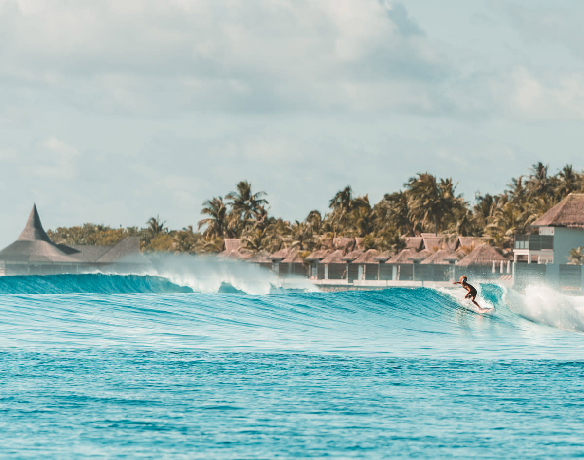 surfer-maldives