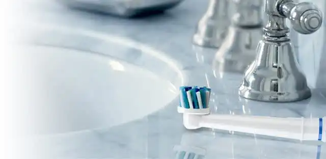 Bessere Pflege mit Schall- oder elektrischer Zahnbürste? article banner