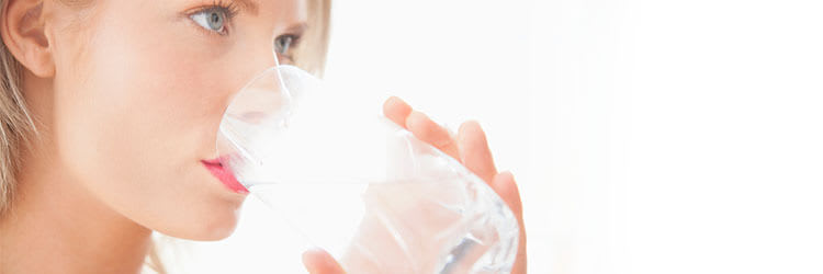 Karies mit Fluoridspülungen vorbeugen