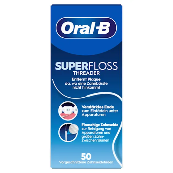 Oral-B Superfloss Threader Verpackung mit dem Hinweis auf 50 vorgeschnittene Zahnseidefäden zur Reinigung von Zahnspangen und unter Brücken.