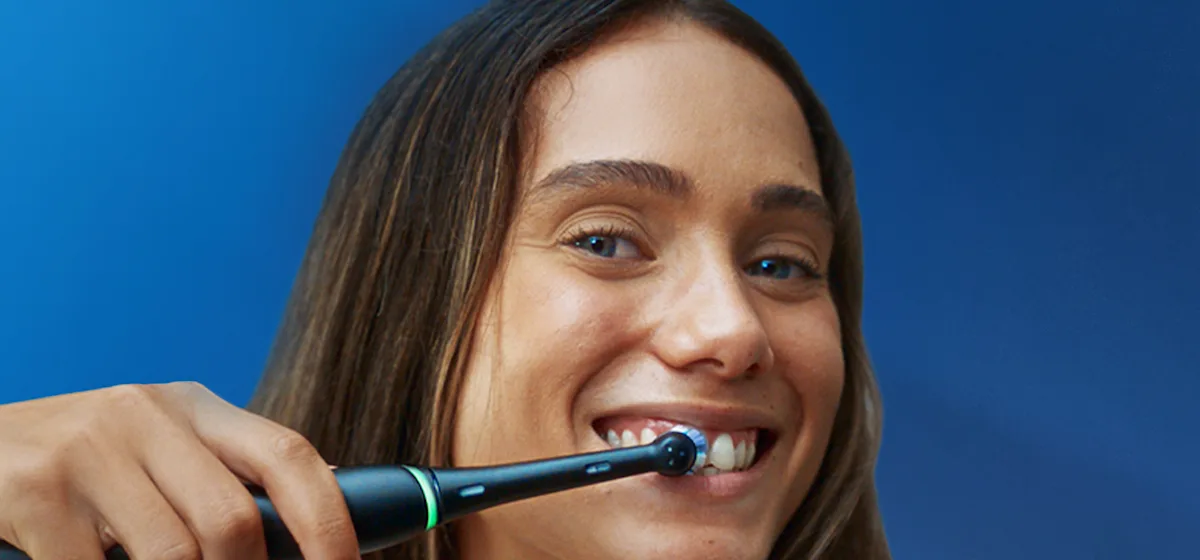 Oral-B iO3 Doppelpack mit 360° visueller Andruckkontrolle zum Zahnfleischschutz.