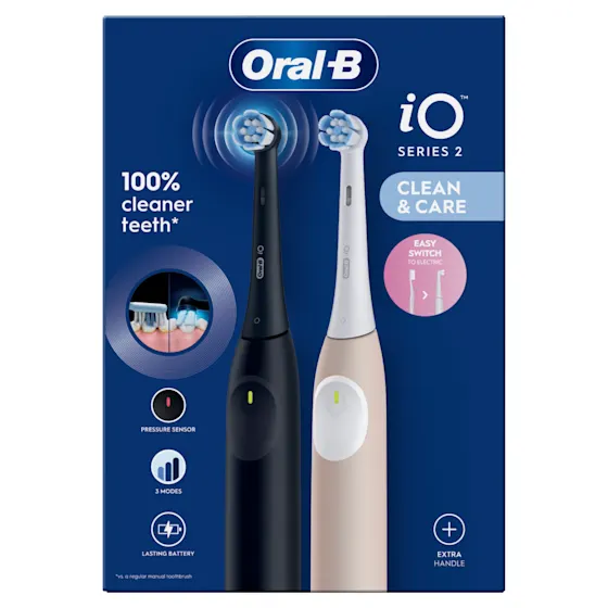 Oral-B iO Series 2 Zahnbürste, Verpackung mit dem Hinweis auf 100% sauberere Zähne im Vergleich zu einer herkömmlichen Handzahnbürste