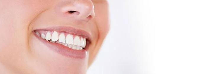 Zahnerosion: Ursachen, Symptome und Behandlung 