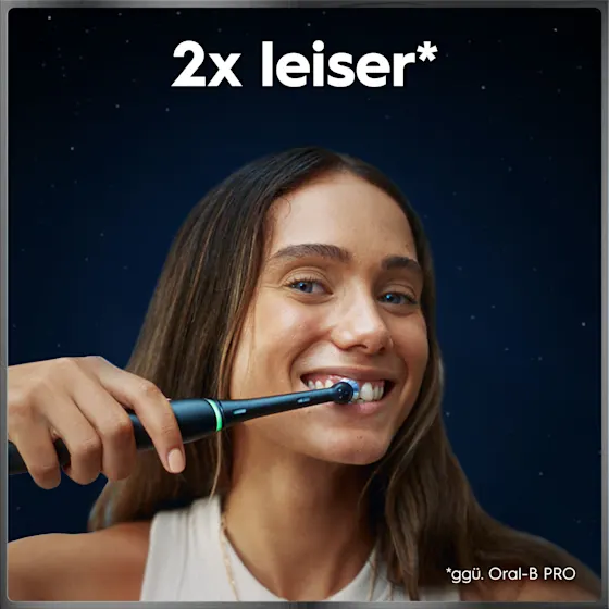 Oral-B iO 10 Ultimate Zahnbürste, mit Verpackung, Lade-Reise-Etui und dem Hinweis Oral-B's beste Zahnbürste.