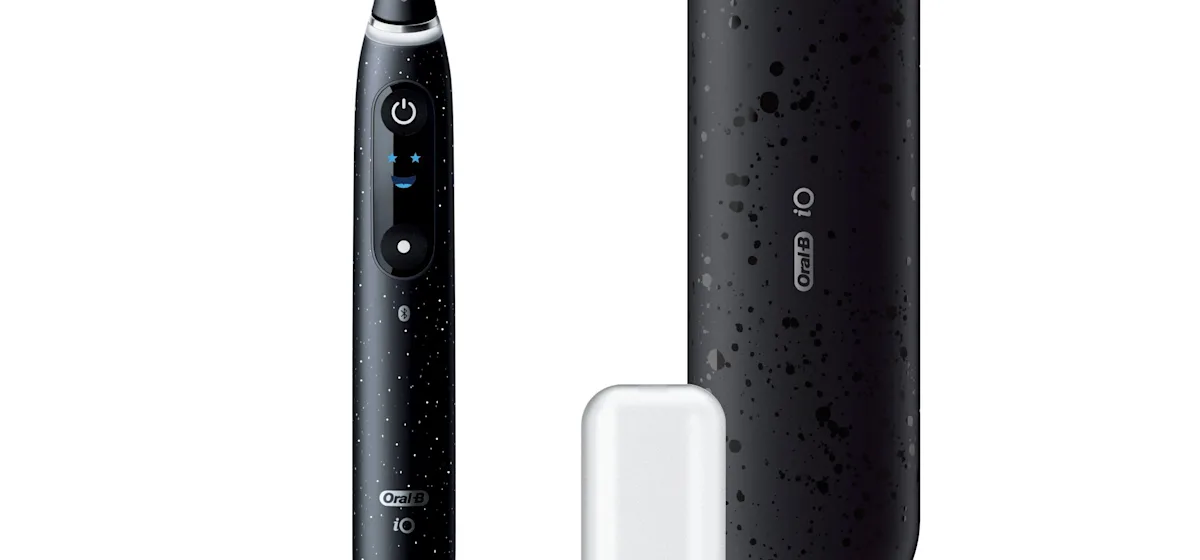 Oral-B iO 10 Ultimate Zahnbürste, mit Verpackung und Zubehör, hervorgehoben als Oral-B's beste Zahnbürste.