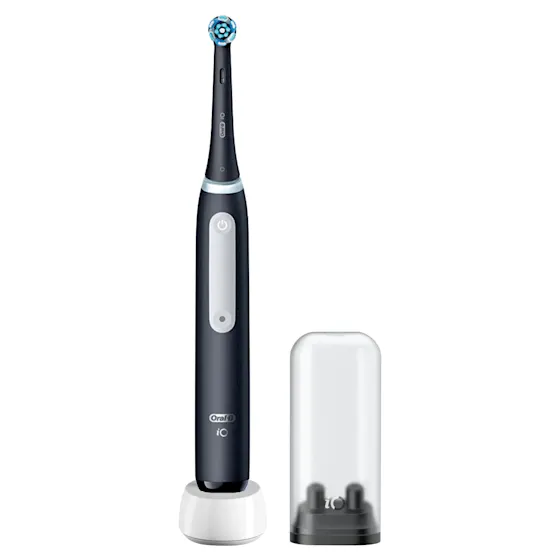 Oral-B iO3 elektrische Zahnbürste mit Verpackung, die die 360° visuelle Andruckkontrolle zur Schonung des Zahnfleisches hervorhebt. Mit Made in Germany Anhänger.