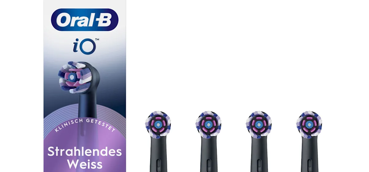Oral-B iO Aufsteckbürsten-Verpackung, die "Strahlendes Weiss" und 4 Bürstenköpfe enthält, für 12 Monate sanfte Reinigung.