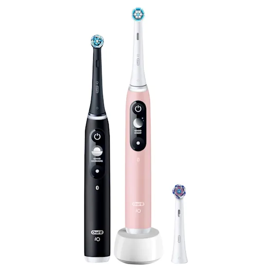 Oral-B iO 6 Zahnbürsten-Duo mit interaktivem Display für angeleitetes Putzen und dem Hinweis "Made in Germany".