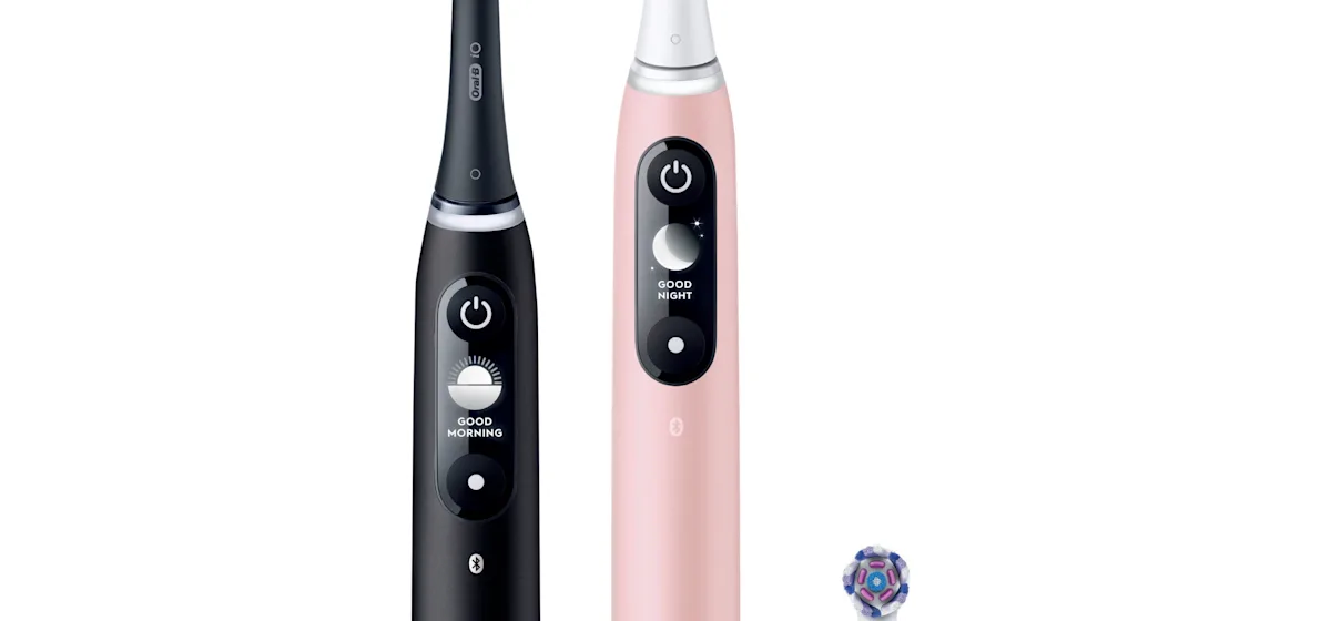 Oral-B iO 6 Zahnbürsten-Duo mit interaktivem Display für angeleitetes Putzen und dem Hinweis "Made in Germany".