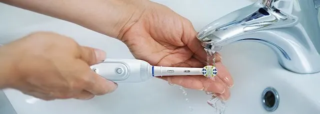 So pflegen Sie Ihre elektrische Zahnbürste