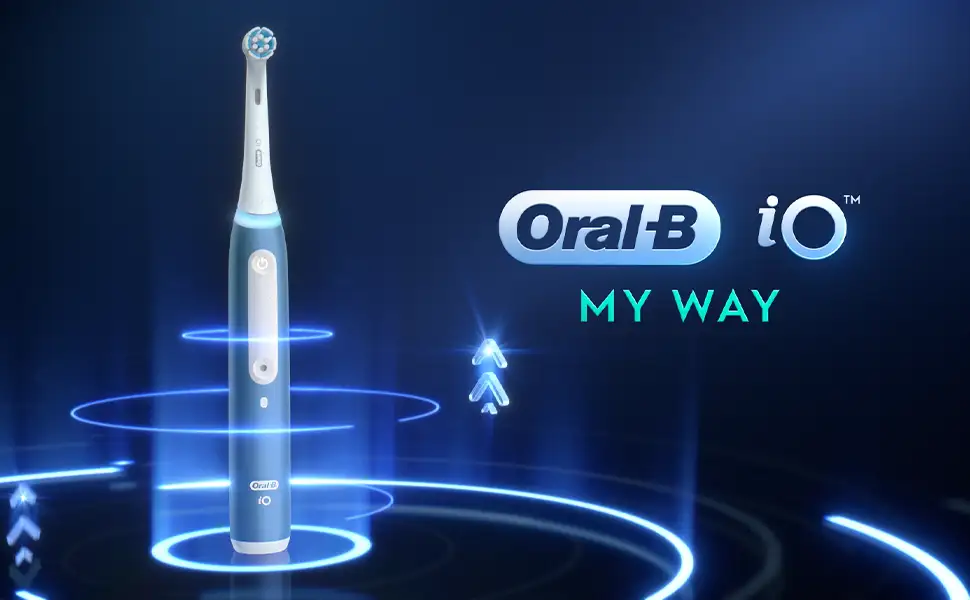 Oral-B iO Teens Zahnbürste mit einem von blauen, leuchtenden Ringen umgebenen Handstück. 