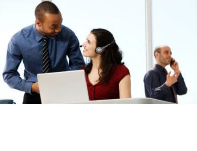 contact center manager speaking to agent