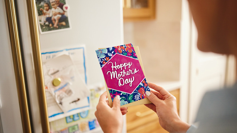 EJ Using List Manager to Send Hallmark Cards & Build Customer Relationships ARTICLE HERO