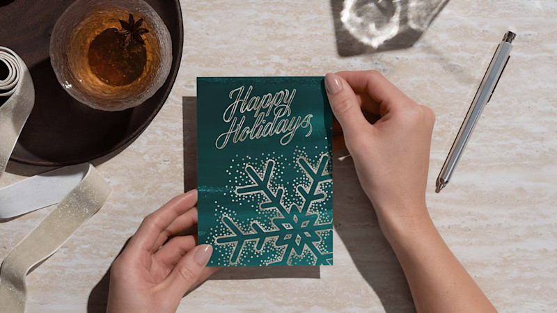 What to write in a Holiday card to customers ARTICLE HERO IMAGE